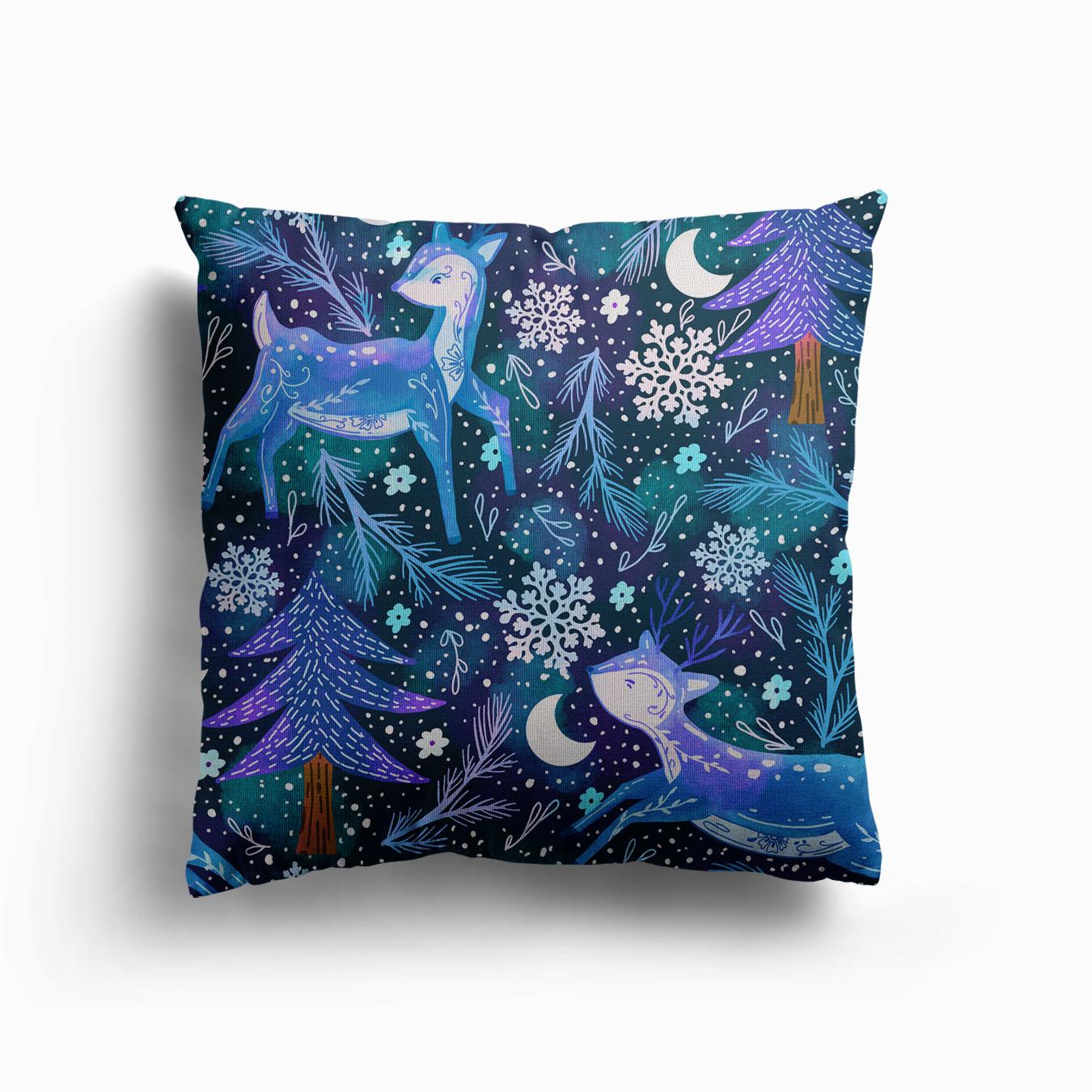 Winter Reindeer Whimsical Night Canvas Coussin