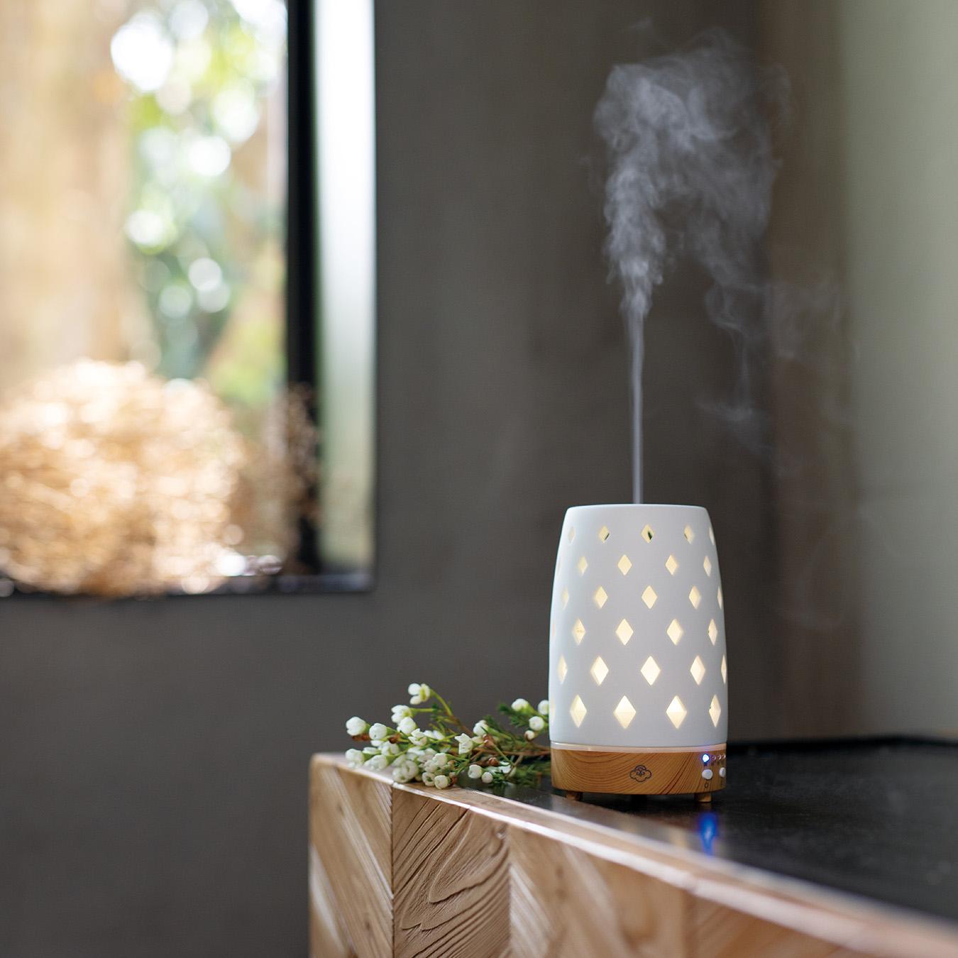 Diamond Diffuser With Base - White - Lightwood
