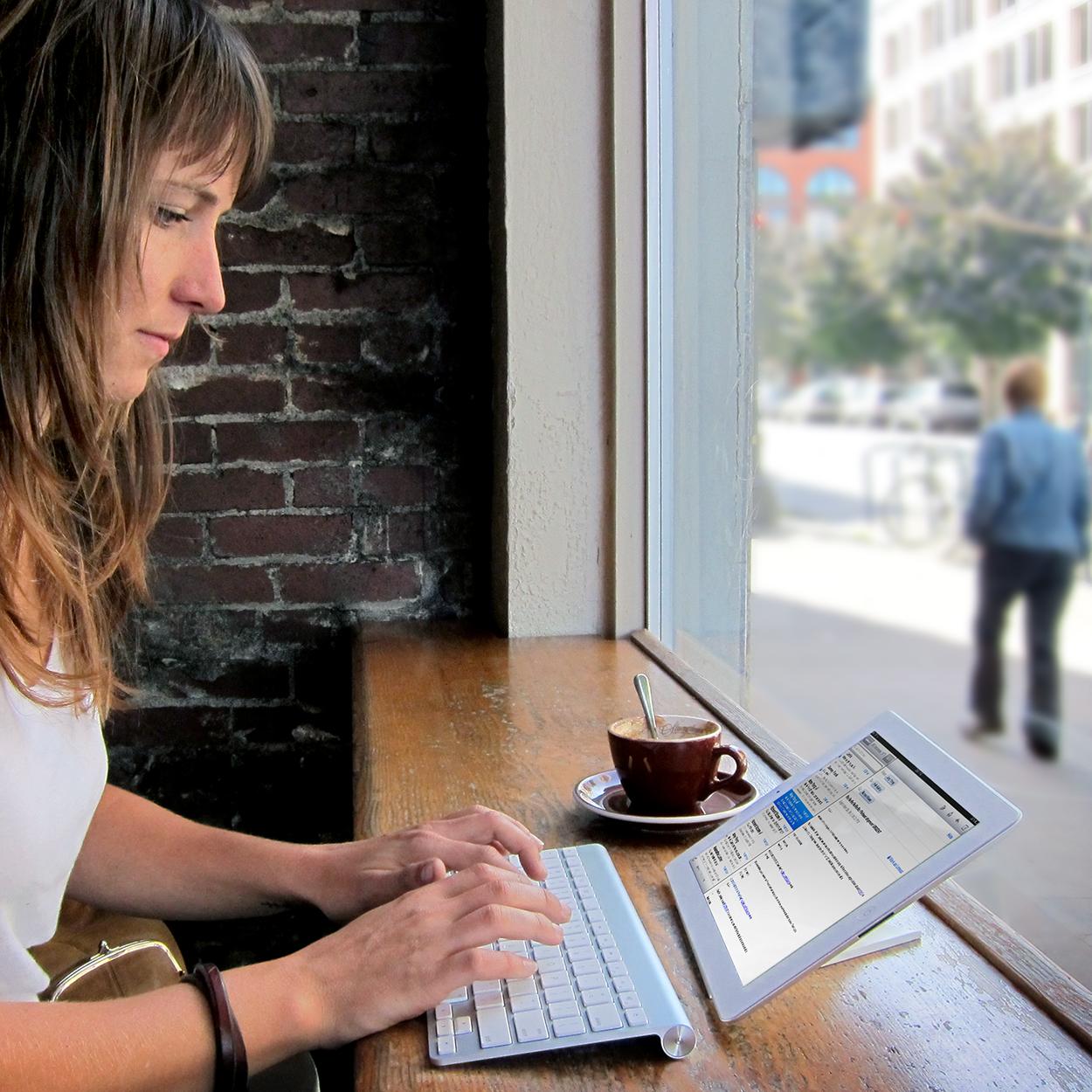 Facet- iPad Holder Pyramid in Black by iLoveHandles